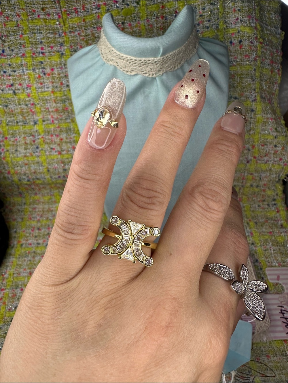 A great Elegant Gold-Tone Crystal Statement Ring open size 5 to 13